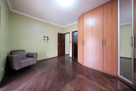Casa à venda com 300m², 4 quartos e 2 vagasSuíte