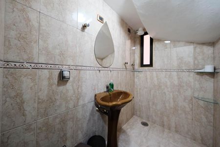 Casa à venda com 300m², 4 quartos e 2 vagasLavabo 1