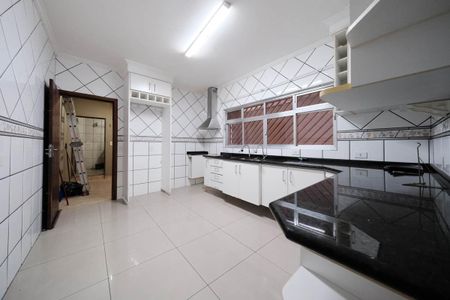 Casa à venda com 300m², 4 quartos e 2 vagasCozinha e Área de Serviço