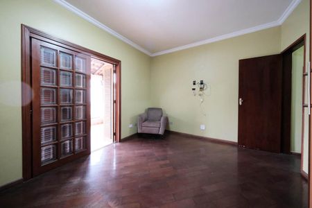 Casa à venda com 300m², 4 quartos e 2 vagasSuíte
