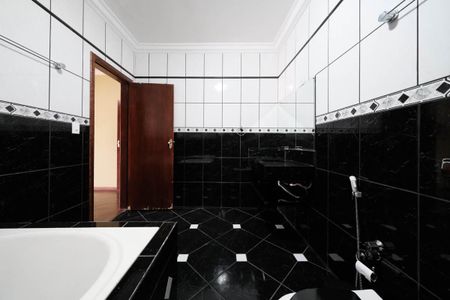 Casa à venda com 300m², 4 quartos e 2 vagasSuíte