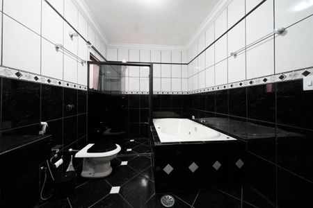 Casa à venda com 300m², 4 quartos e 2 vagasSuíte