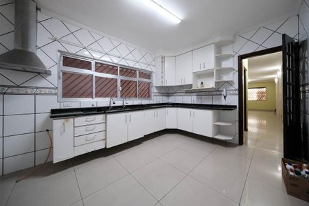 Casa à venda com 300m², 4 quartos e 2 vagasCozinha e Área de Serviço