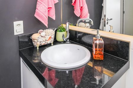 Apartamento à venda com 58m², 2 quartos e 1 vaga Apartamento à venda com 58m², 2 quartos e 1 vagaBanheiro