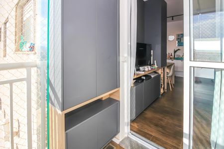 Apartamento à venda com 58m², 2 quartos e 1 vaga Apartamento à venda com 58m², 2 quartos e 1 vagaVaranda