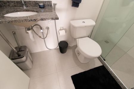 Banheiro Social de apartamento para alugar com 2 quartos, 57m² em Lindoia, Curitiba