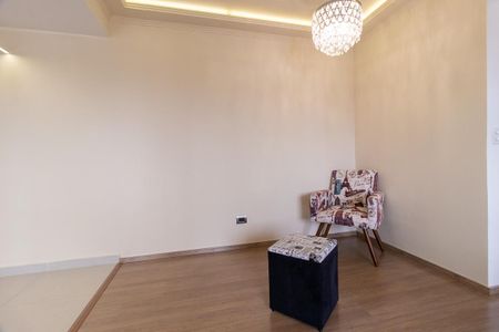 Detalhe Sala de apartamento para alugar com 2 quartos, 57m² em Lindoia, Curitiba