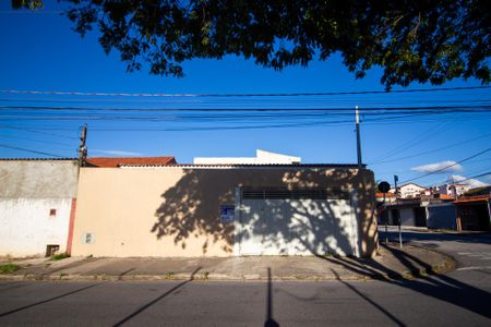 Casa para alugar com 210m², 2 quartos e 4 vagasFachada