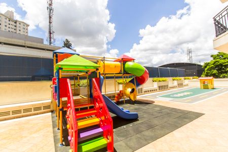 Apartamento à venda com 84m², 3 quartos e 2 vagas Apartamento à venda com 84m², 3 quartos e 2 vagasÁrea comum - Playground