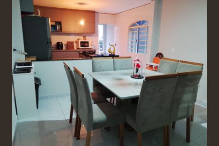 Casa à venda com 4 quartos, 240m² em Jardim Las Vegas, Santo André