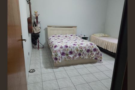 Casa à venda com 4 quartos, 240m² em Jardim Las Vegas, Santo André