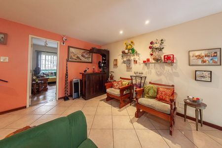Casa à venda com 6 quartos, 450m² em Pendotiba, Niterói