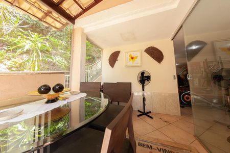Casa à venda com 6 quartos, 450m² em Pendotiba, Niterói