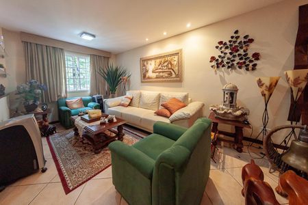 Casa à venda com 6 quartos, 450m² em Pendotiba, Niterói