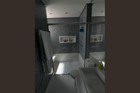 Apartamento à venda com 122m², 2 quartos e 3 vagas Apartamento à venda com 122m², 2 quartos e 3 vagasBanheiro