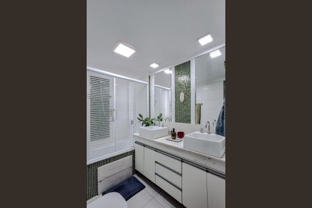 Apartamento à venda com 184m², 4 quartos e 4 vagasBanheiro da Suíte 2