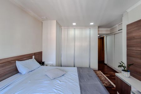 Apartamento à venda com 184m², 4 quartos e 4 vagasQuarto 2 - Suíte