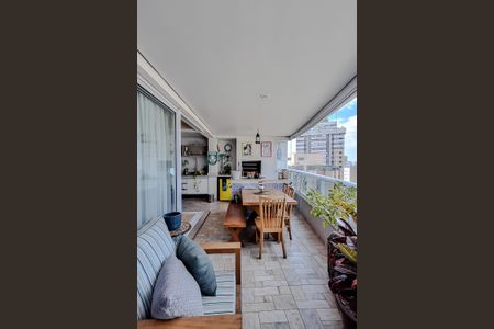 Apartamento à venda com 184m², 4 quartos e 4 vagasVaranda da Sala