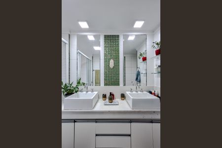 Apartamento à venda com 184m², 4 quartos e 4 vagasBanheiro da Suíte 2