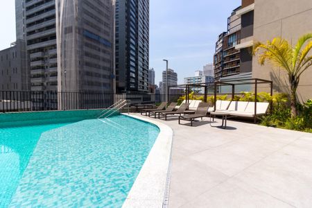 Studio para alugar com 27m², 1 quarto e sem vaga Studio para alugar com 27m², 1 quarto e sem vagaÁrea comum - Piscina