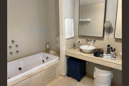 Casa de Condomínio à venda com 4 quartos, 420m² em Fazenda Morumbi, São Paulo