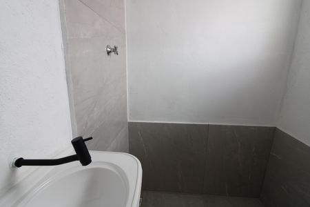 Banheiro do Quarto 1 de casa para alugar com 1 quarto, 40m² em Burgo Paulista, São Paulo