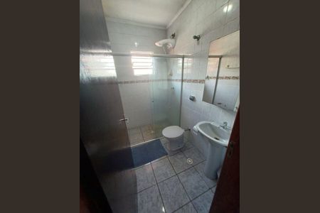 Banheiro  de casa à venda com 3 quartos, 120m² em Jardim Ubirajara, São Paulo