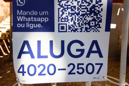 Fachada - Placa instalada de casa para alugar com 1 quarto, 60m² em Jardim Libano, São Paulo