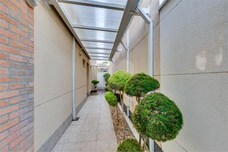 Casa à venda com 3 quartos, 246m² em Chácara Monte Alegre, São Paulo