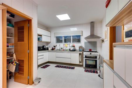 Casa à venda com 246m², 3 quartos e 3 vagas