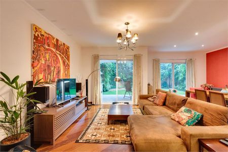 Casa à venda com 3 quartos, 246m² em Chácara Monte Alegre, São Paulo