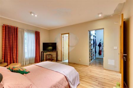 Casa à venda com 246m², 3 quartos e 3 vagas