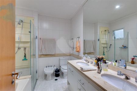 Casa à venda com 3 quartos, 246m² em Chácara Monte Alegre, São Paulo