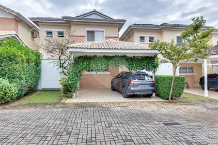 Casa à venda com 3 quartos, 246m² em Chácara Monte Alegre, São Paulo