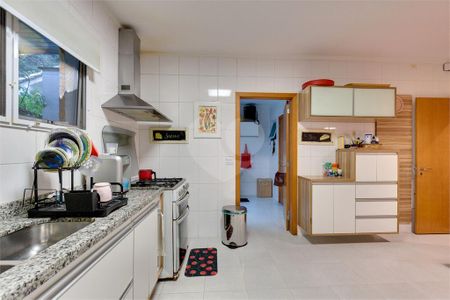 Casa à venda com 246m², 3 quartos e 3 vagas