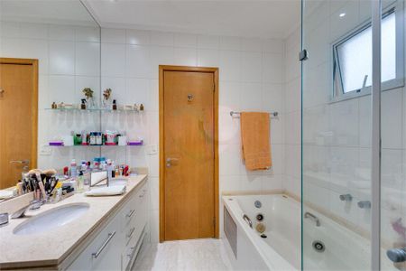 Casa à venda com 3 quartos, 246m² em Chácara Monte Alegre, São Paulo