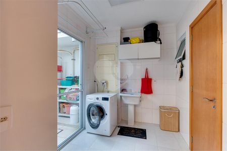 Casa à venda com 246m², 3 quartos e 3 vagas
