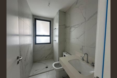 Apartamento à venda com 239m², 3 quartos e 4 vagasBanheiro da Suíte 1