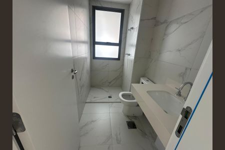 Apartamento à venda com 239m², 3 quartos e 4 vagasBanheiro da Suíte 1