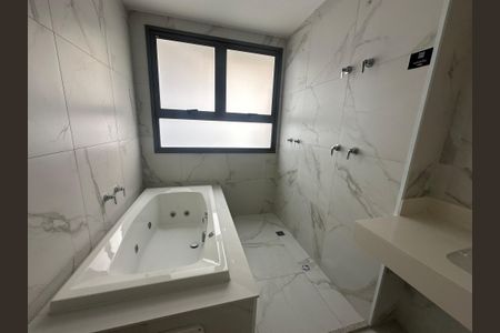 Apartamento à venda com 239m², 3 quartos e 4 vagasBanheiro da Suíte 1