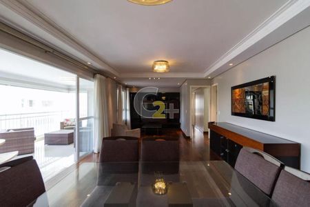 Apartamento para alugar com 168m², 4 quartos e 3 vagas