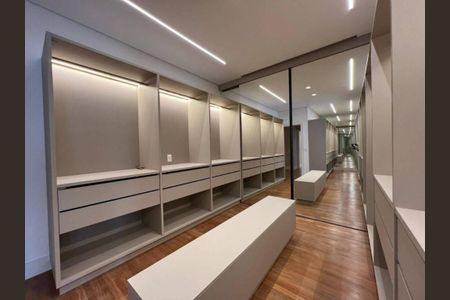 Casa à venda com 4 quartos, 550m² em Alphaville Residencial Zero, Barueri