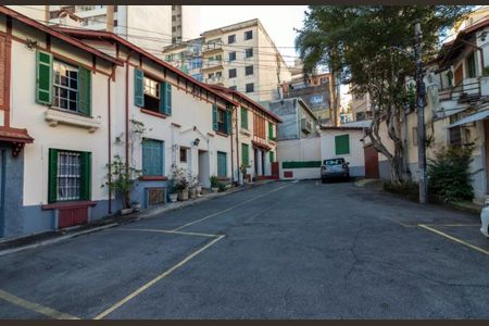 Casa de condomínio à venda com 180m², 3 quartos e 1 vaga