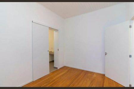 Casa de condomínio à venda com 180m², 3 quartos e 1 vaga