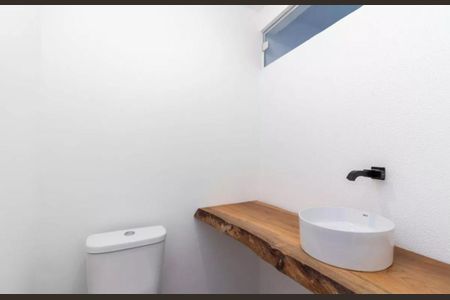 Casa de condomínio à venda com 180m², 3 quartos e 1 vaga