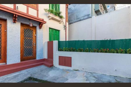 Casa de condomínio à venda com 180m², 3 quartos e 1 vaga