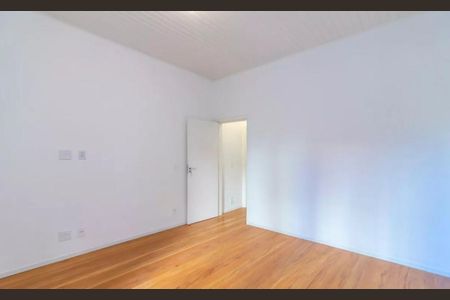 Casa de condomínio à venda com 180m², 3 quartos e 1 vaga