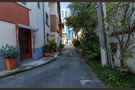 Casa de condomínio à venda com 180m², 3 quartos e 1 vaga