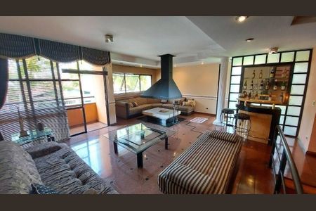 Casa à venda com 4 quartos, 343m² em Jardim das Vertentes, São Paulo