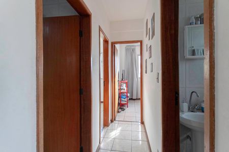 Corredor de apartamento à venda com 2 quartos, 52m² em Planalto, Belo Horizonte
